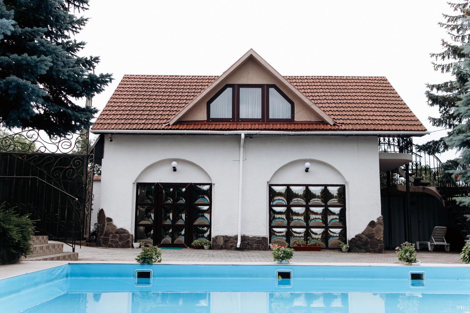 Eduard Hotel Uzhhorod Exterior photo